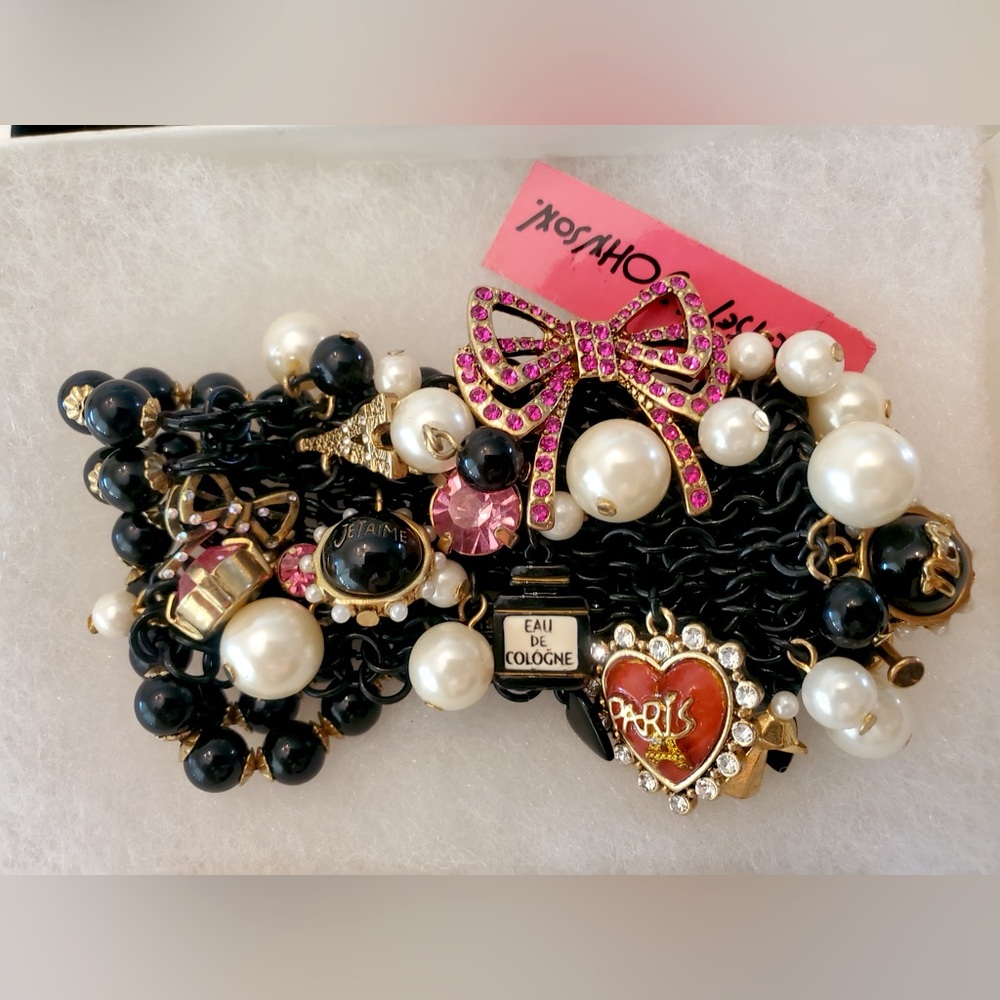 Betsey Johnson New York Charm Bracelet